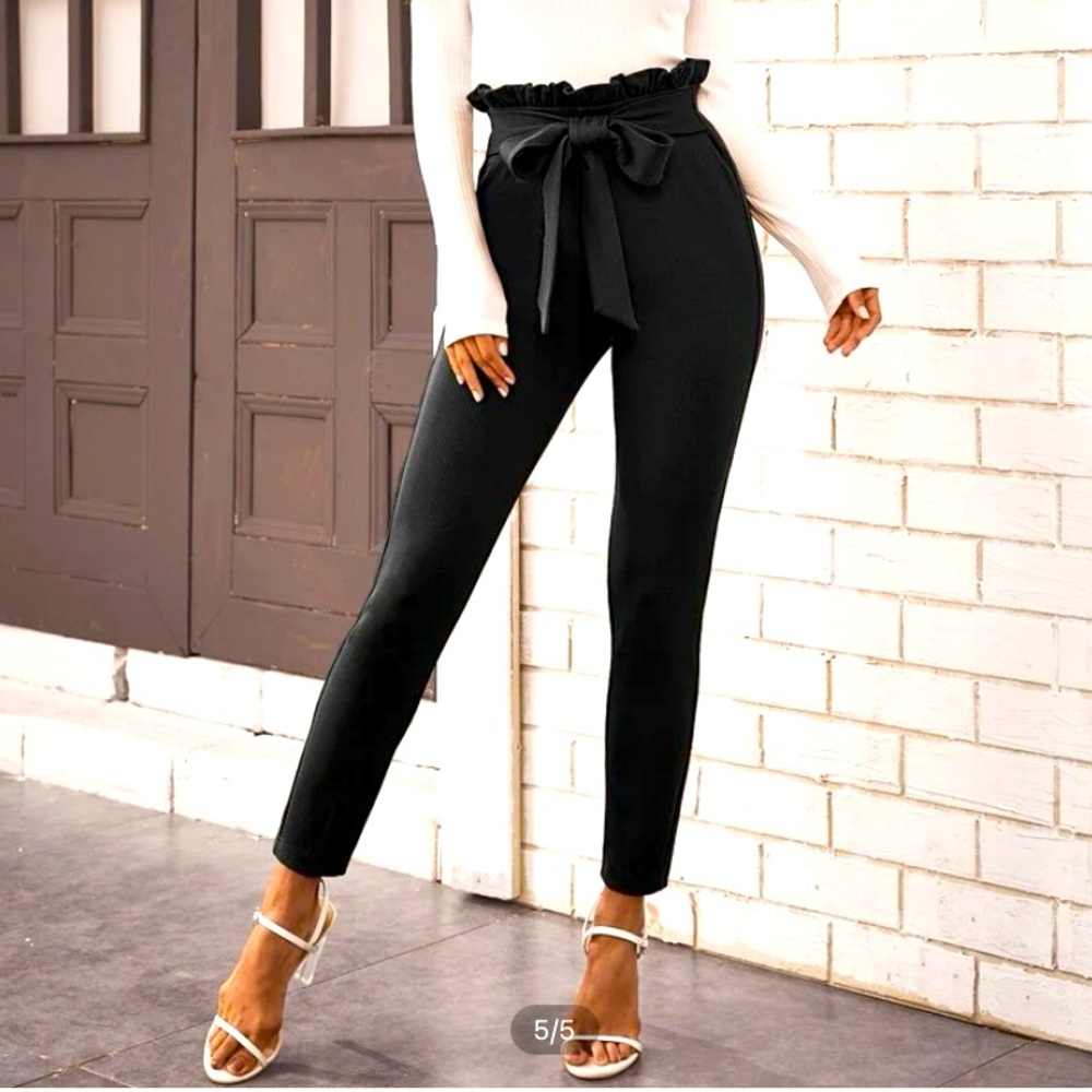 Belted skinny pants